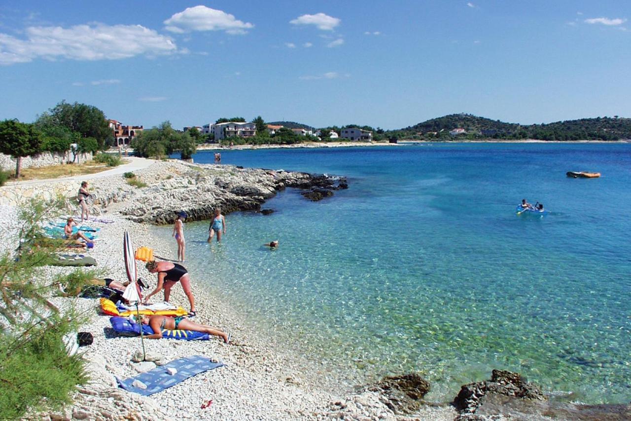 Family Friendly Seaside Apartments Rogoznica - 2010 Dış mekan fotoğraf