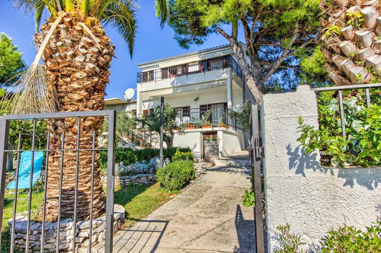 Family Friendly Seaside Apartments Rogoznica - 2010 Dış mekan fotoğraf