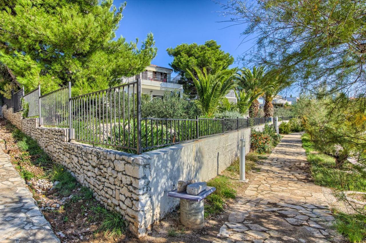 Family Friendly Seaside Apartments Rogoznica - 2010 Dış mekan fotoğraf