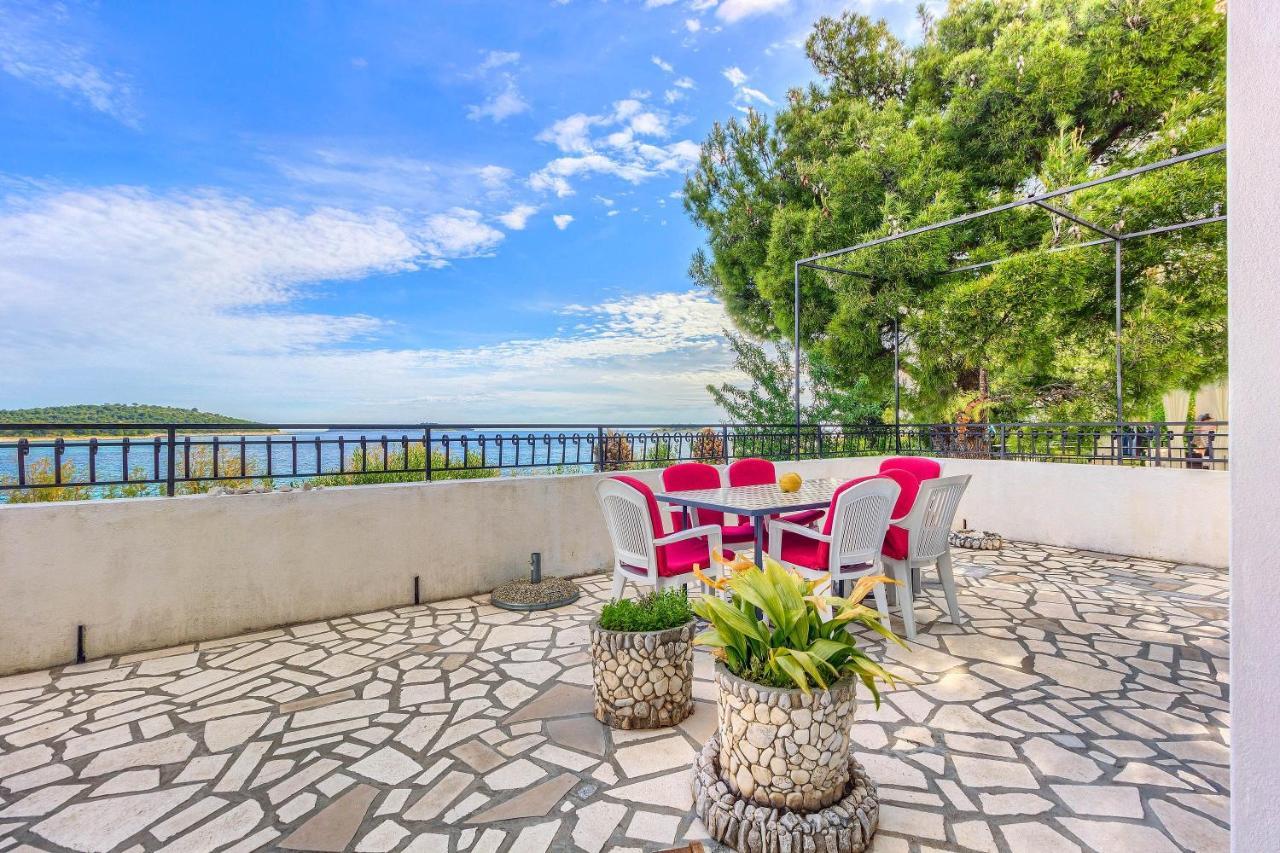 Family Friendly Seaside Apartments Rogoznica - 2010 Dış mekan fotoğraf