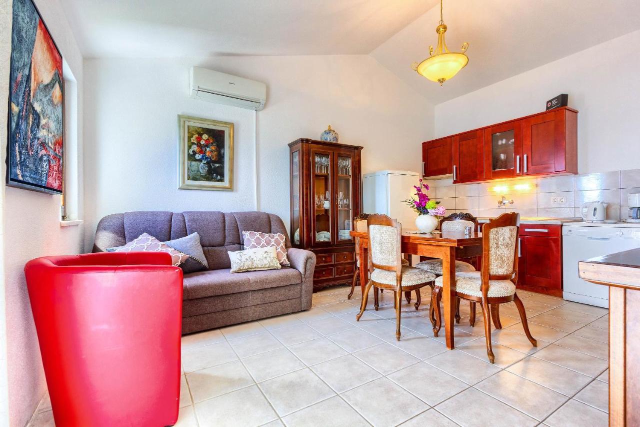 Family Friendly Seaside Apartments Rogoznica - 2010 Dış mekan fotoğraf