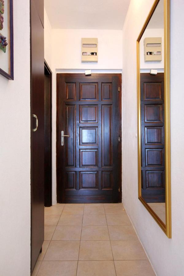 Family Friendly Seaside Apartments Rogoznica - 2010 Dış mekan fotoğraf