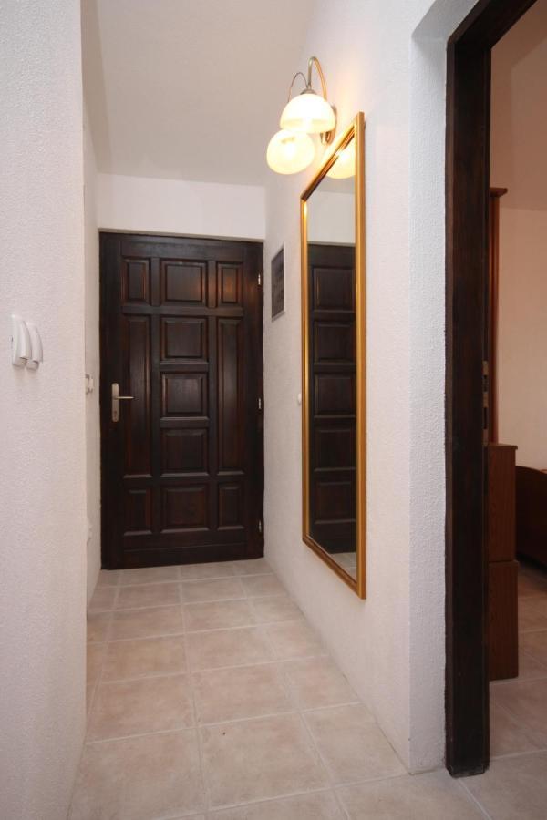 Family Friendly Seaside Apartments Rogoznica - 2010 Dış mekan fotoğraf
